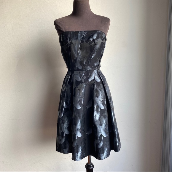 White House Black Market Dresses & Skirts - WHBM sz 6 strapless cocktail dress
